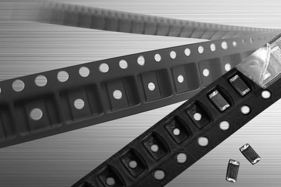 Ruban de transport ESD de haute précision pour l'emballage SMD, types papier et plastique, tailles personnalisées disponibles