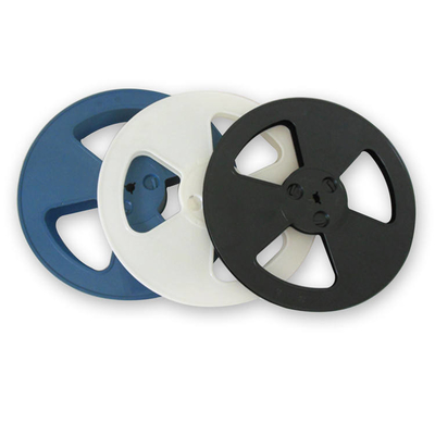 - Rouleau de câble en plastique facile à manœuvrer et à ranger avec poignées intégrées et kits de roues en option