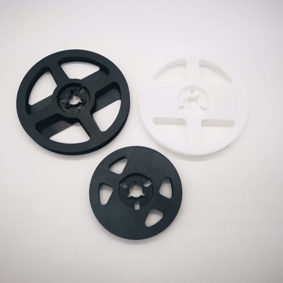 - Rouleau de câble en plastique facile à manœuvrer et à ranger avec poignées intégrées et kits de roues en option