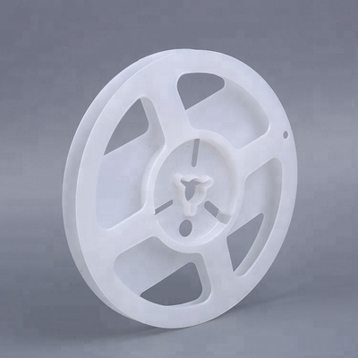 - Rouleau de câble en plastique facile à manœuvrer et à ranger avec poignées intégrées et kits de roues en option