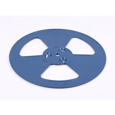 Le rouleau de câble en plastique de 77 mm de largeur est un accessoire essentiel pour l'organisation des câbles