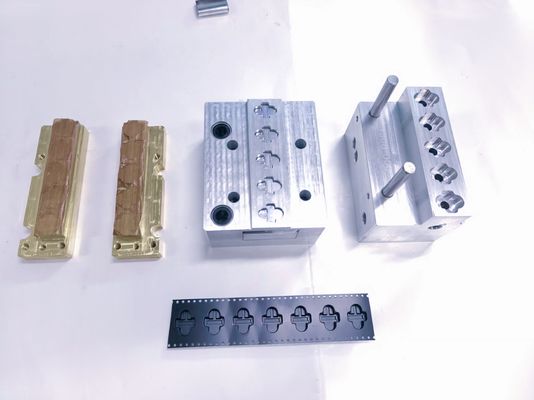 Fabrication de moules pour rubans de transport, Moulage personnalisé de rubans de transport