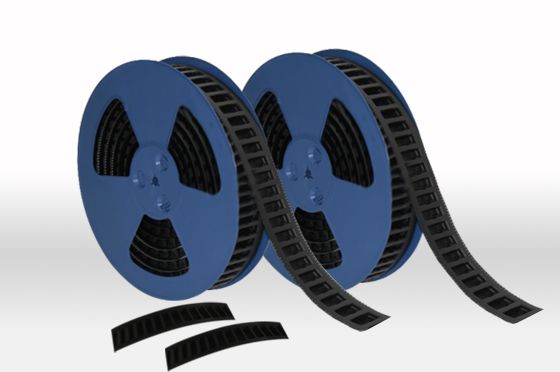 Ruban de transport ESD de haute précision pour l'emballage SMD, types papier et plastique, tailles personnalisées disponibles