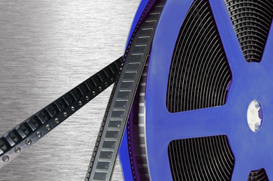 Ruban de transport ESD de haute précision pour l'emballage SMD, types papier et plastique, tailles personnalisées disponibles